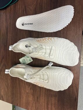 Peak Footwear Unisex Barefoot shoes (Lorax Pro) size 8.5men/9.5women